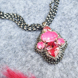 Poupée - Pendentif  sur...